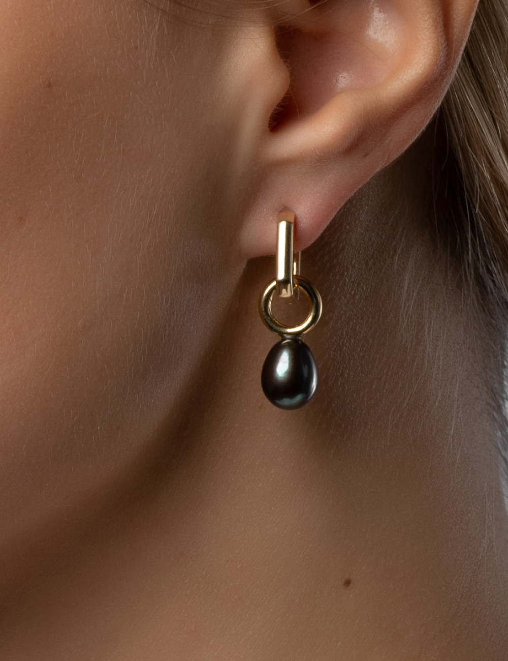 Jewerly Store - 18k Yellow Gold Huggies with Black Pearl Drop Earrings - Lisa Colpo | Italian Jewelry Boutique