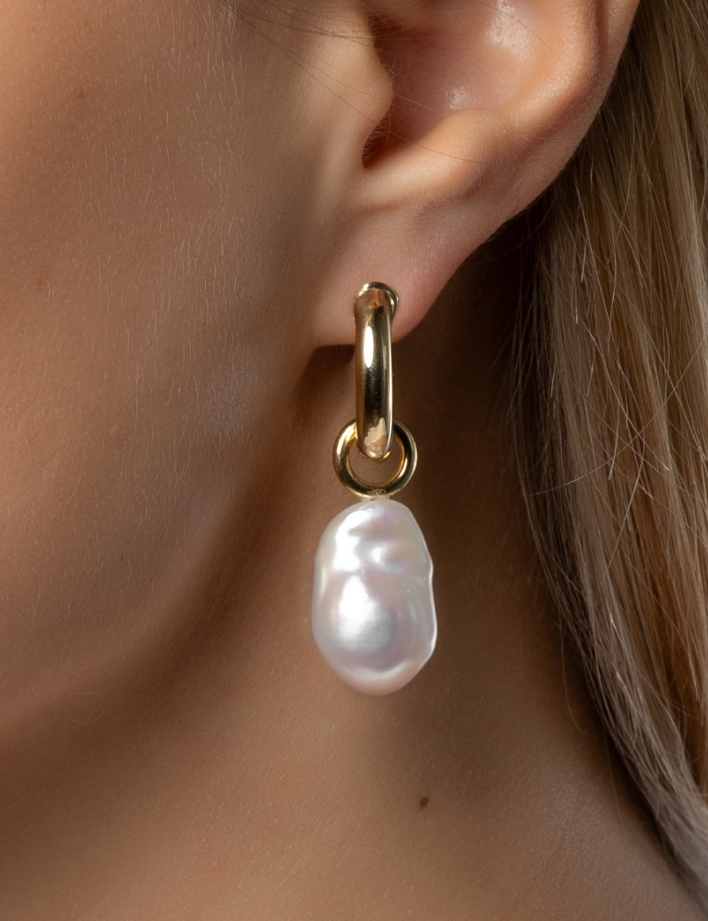 Jewerly Store - 18k Yellow Gold Hoops with Baroque Pearl Drop Earrings - Lisa Colpo | Italian Jewelry Boutique